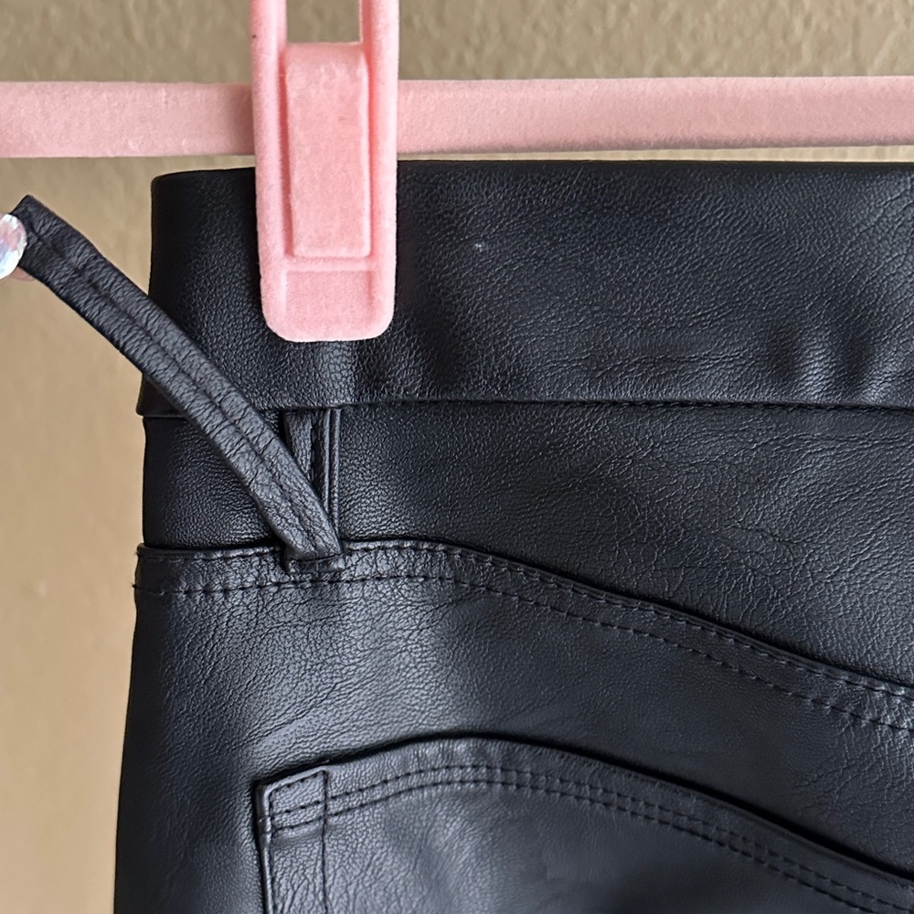BOGO Good American Black Faux Leather Straight-Leg Pants - Picture 5 of 7